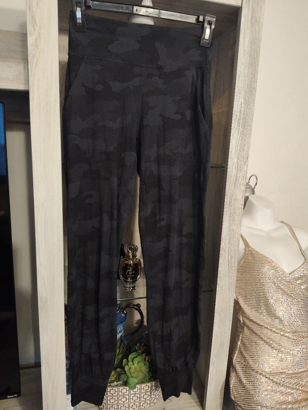 Lululemon High-Waist Camo Jogger Pants - Black SZ 4